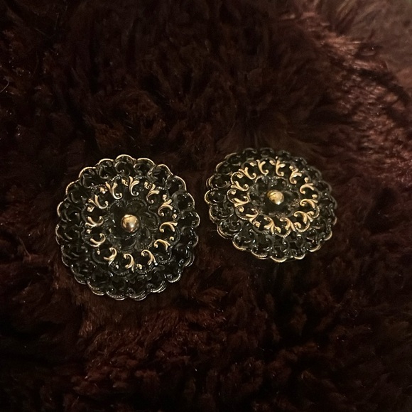 Vintage Avon gold and black filigree clip on earrings - Picture 2 of 4